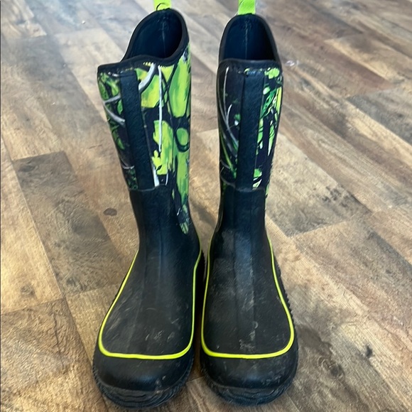 Muck Boots boys size 4 - Picture 2 of 6